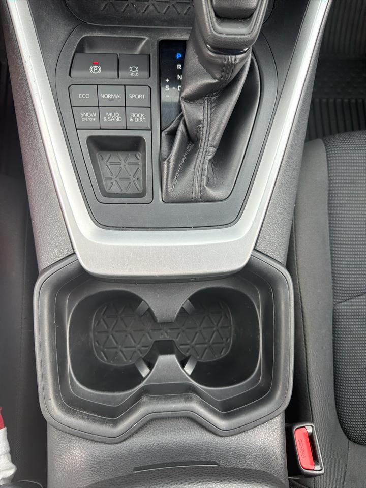 Toyota RAV4 LE AWD (Natl) 2019