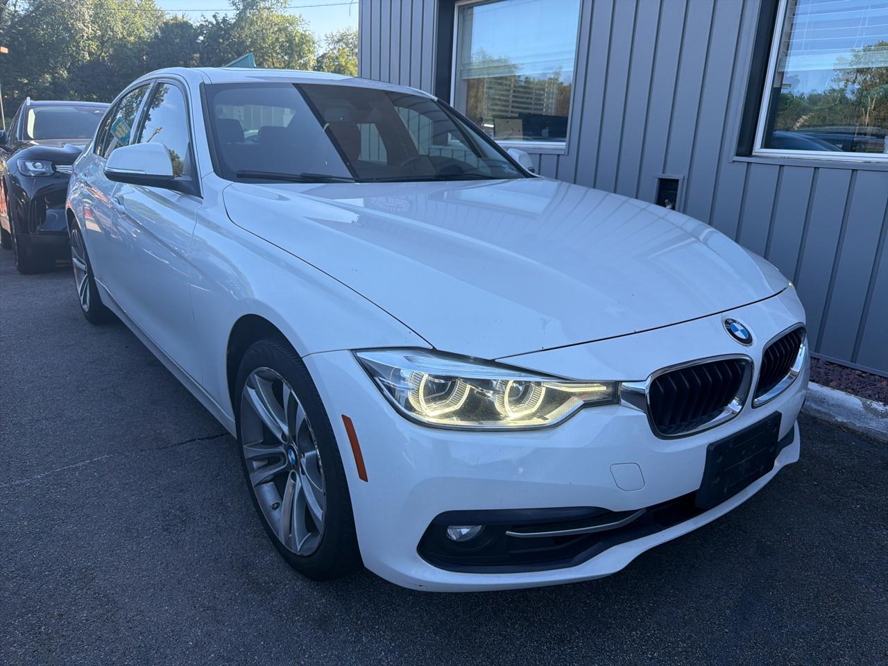 BMW 3 Series 330i xDrive Sedan 2018