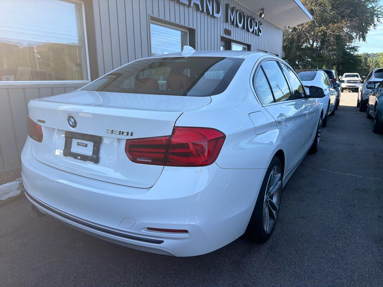 BMW 3 Series 330i xDrive Sedan 2018