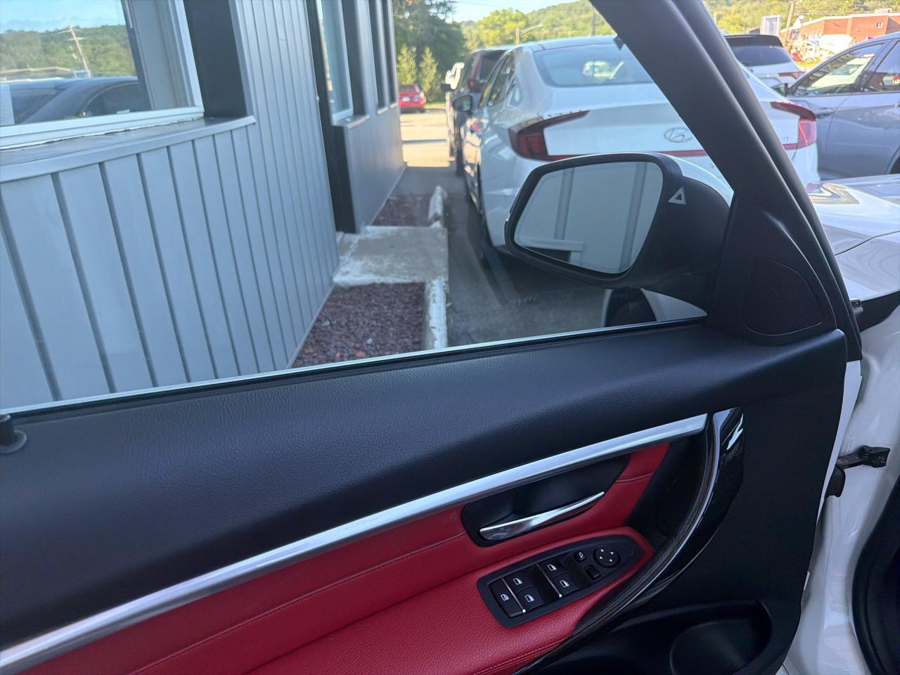 BMW 3 Series 330i xDrive Sedan 2018