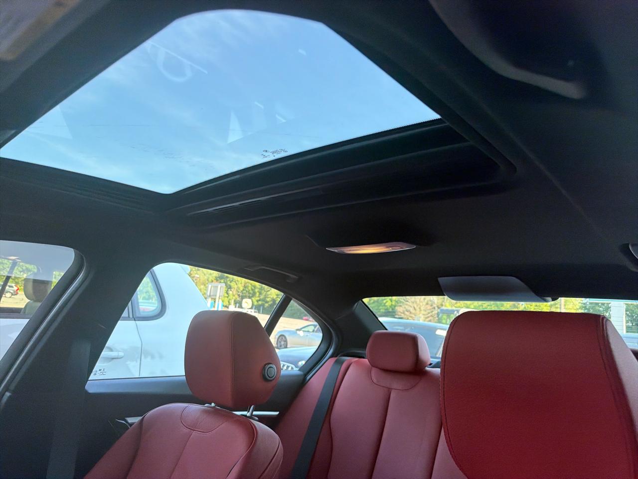 BMW 3 Series 330i xDrive Sedan 2018
