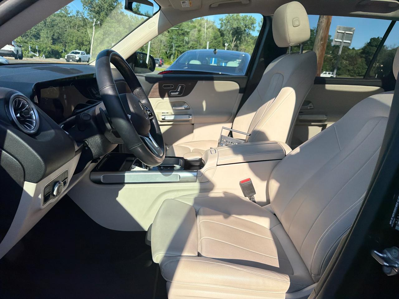 Mercedes-Benz GLB GLB 250 4MATIC SUV 2022