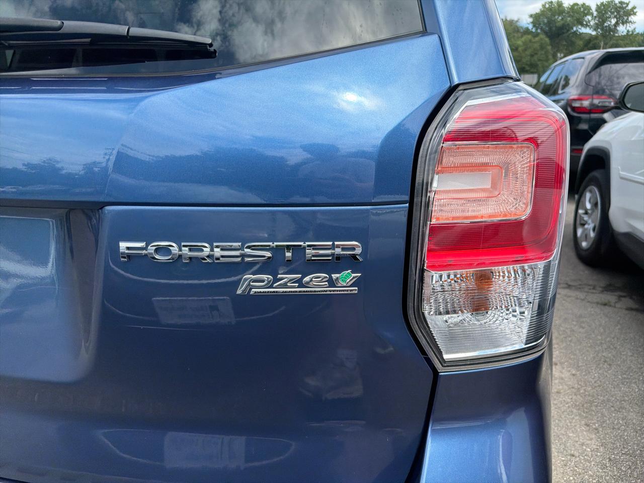 Subaru Forester 2.5i Limited CVT 2017