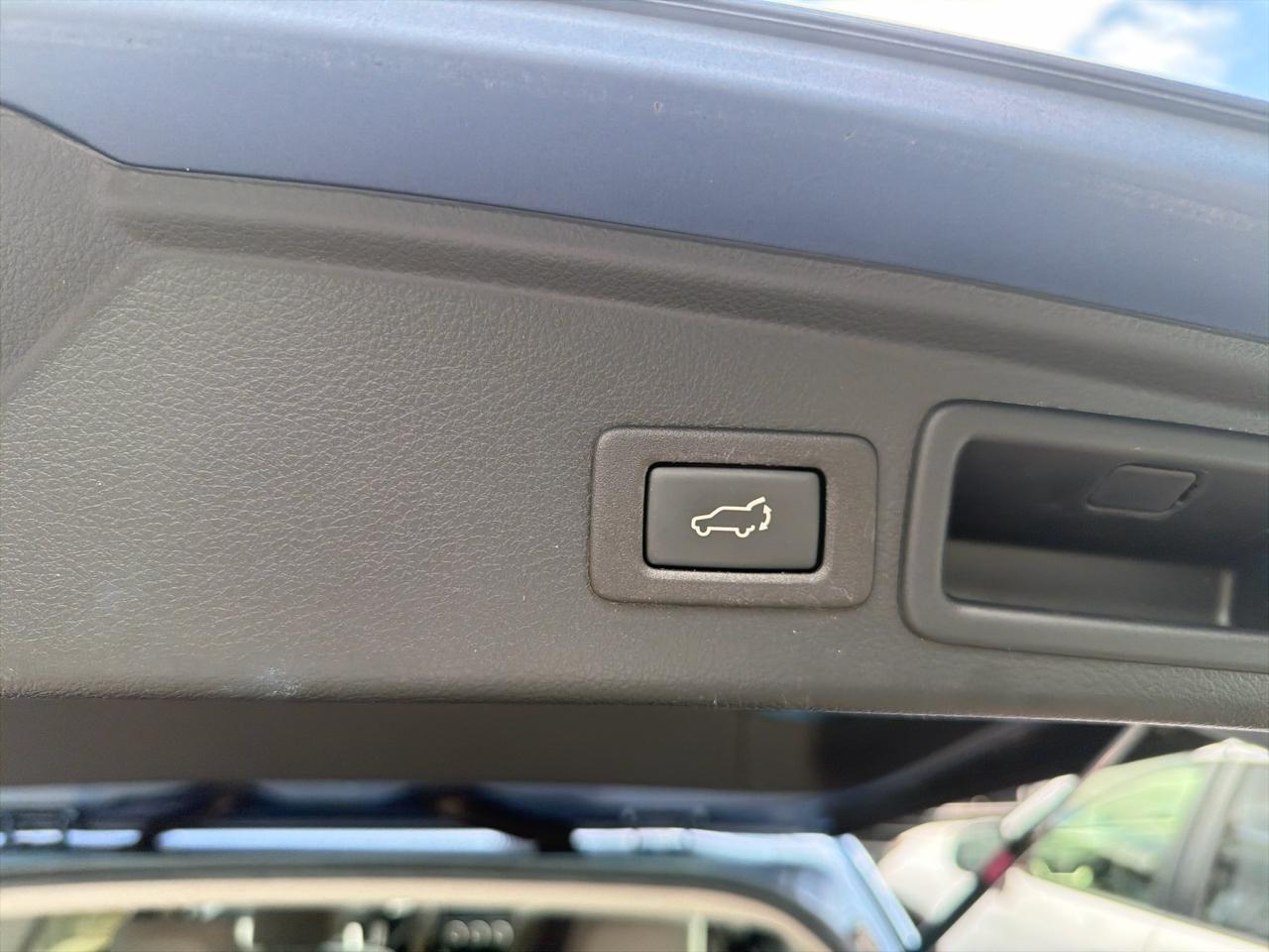Subaru Forester 2.5i Limited CVT 2017