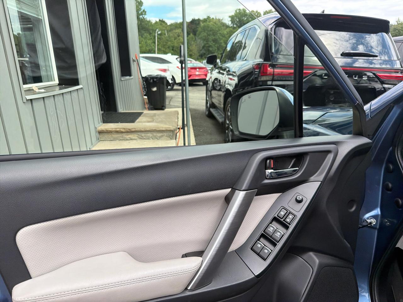 Subaru Forester 2.5i Limited CVT 2017