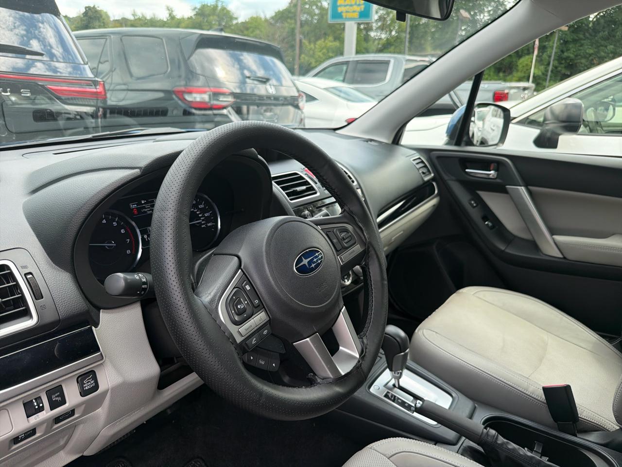 Subaru Forester 2.5i Limited CVT 2017