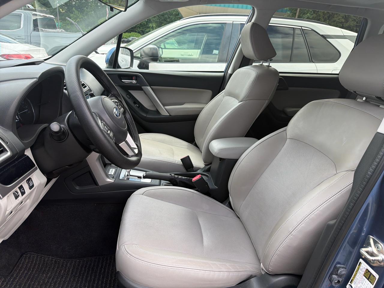 Subaru Forester 2.5i Limited CVT 2017