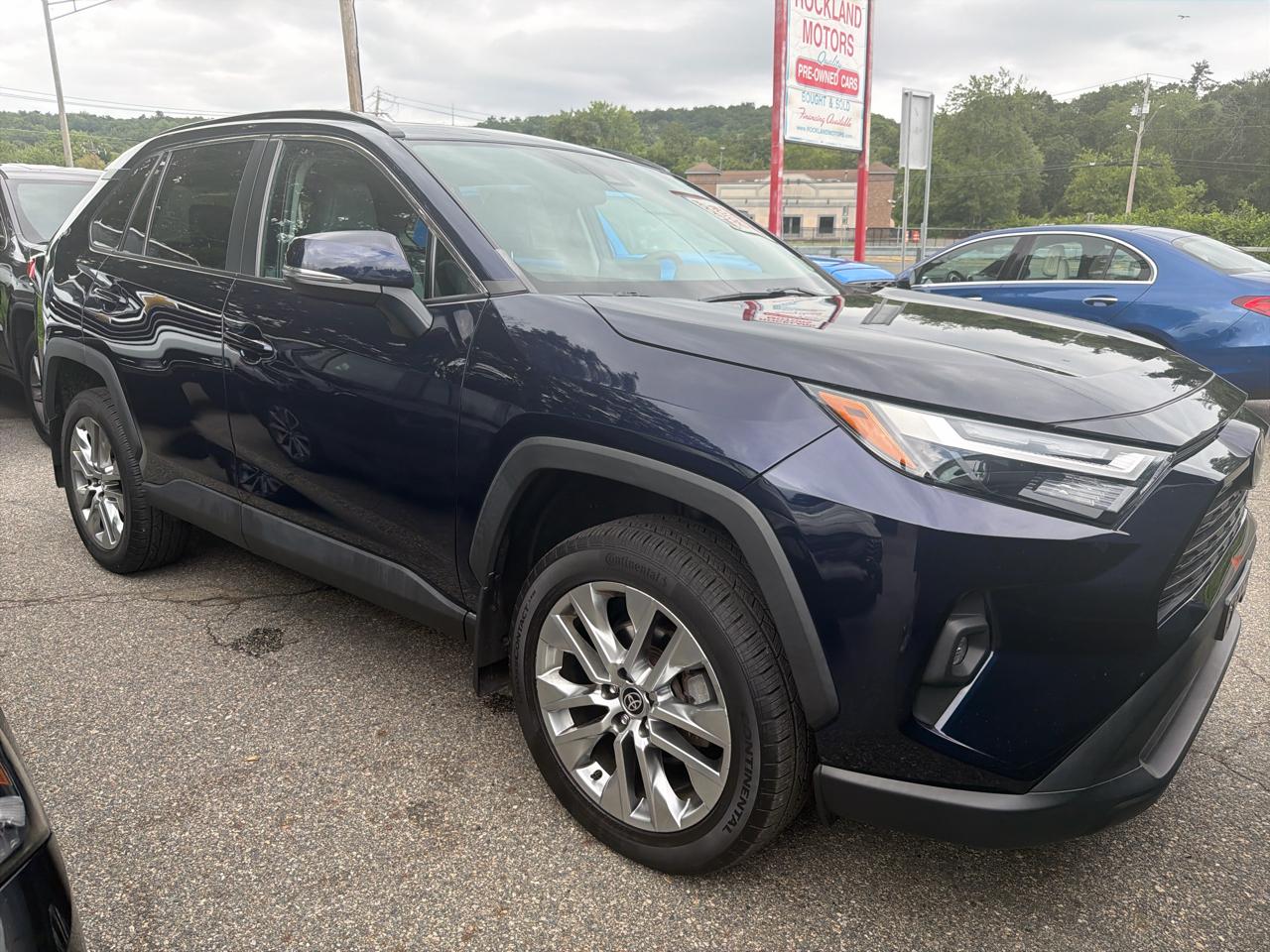 Toyota RAV4 XLE Premium AWD (Natl) 2022