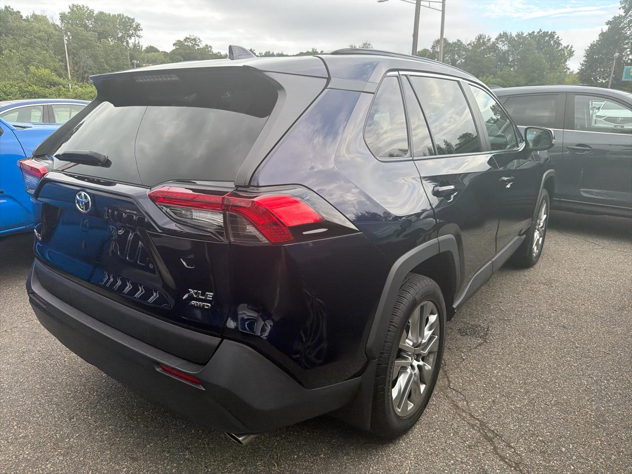 Toyota RAV4 XLE Premium AWD (Natl) 2022