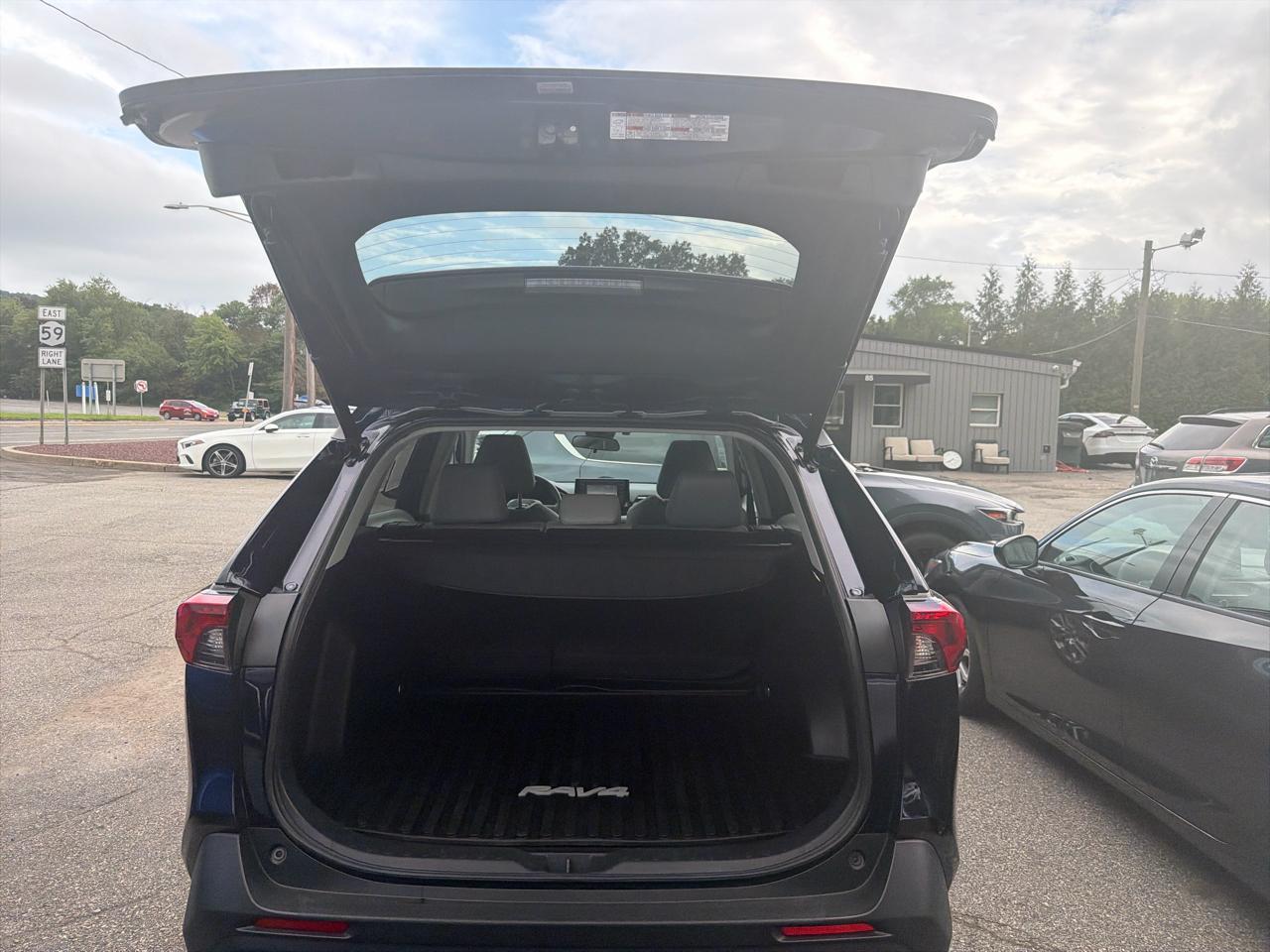 Toyota RAV4 XLE Premium AWD (Natl) 2022