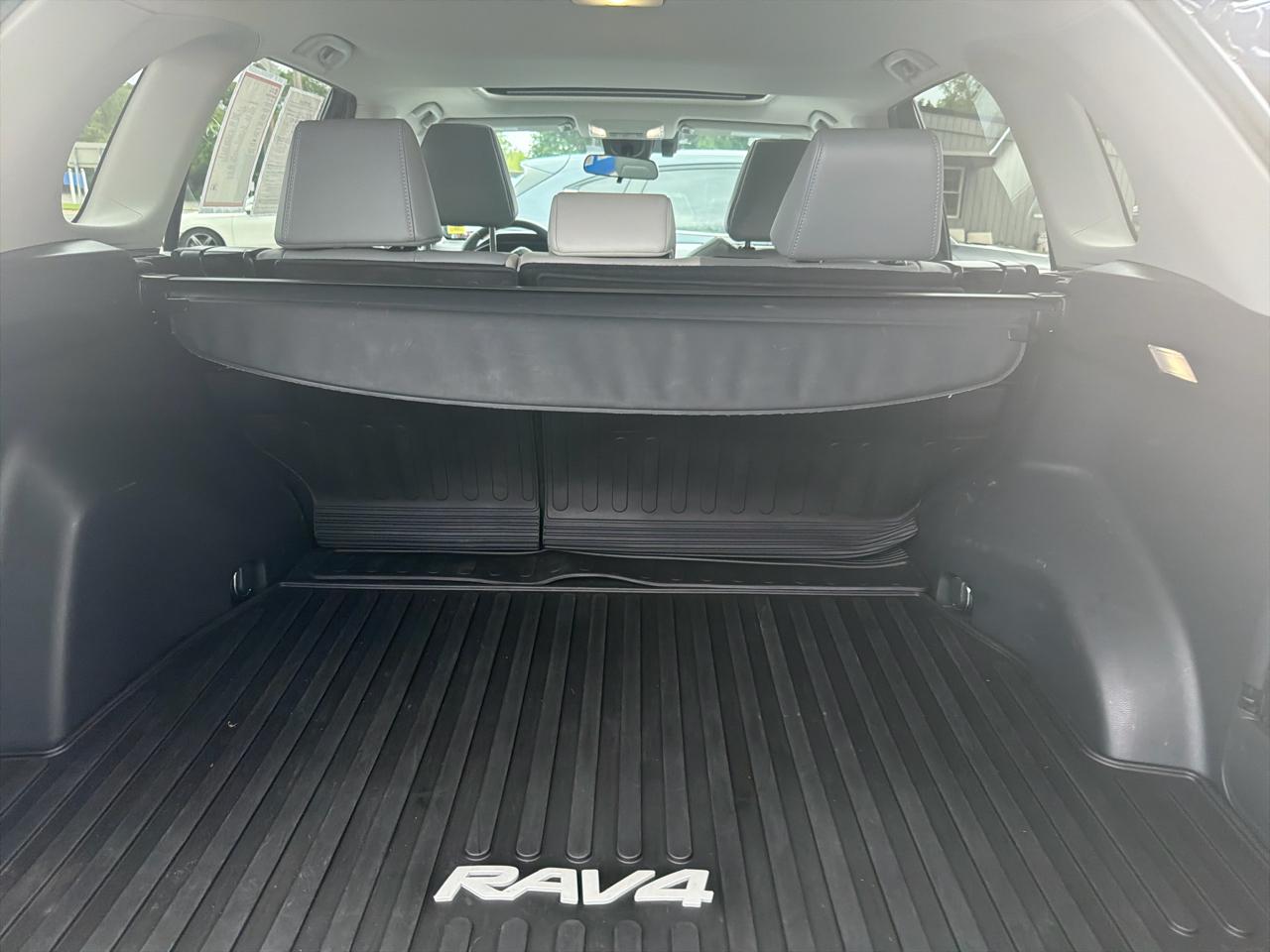 Toyota RAV4 XLE Premium AWD (Natl) 2022