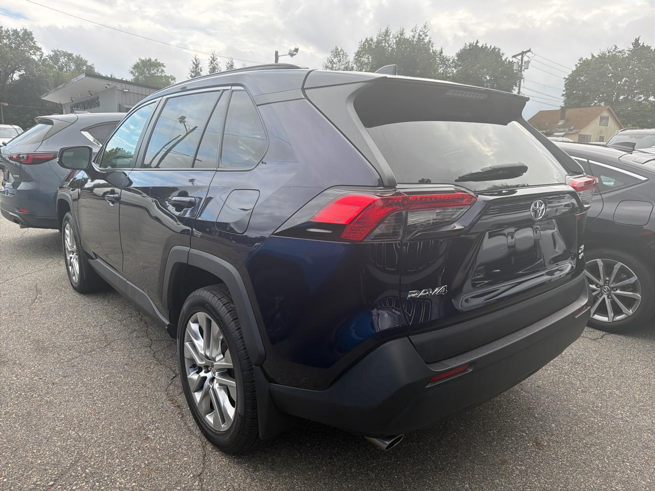 Toyota RAV4 XLE Premium AWD (Natl) 2022
