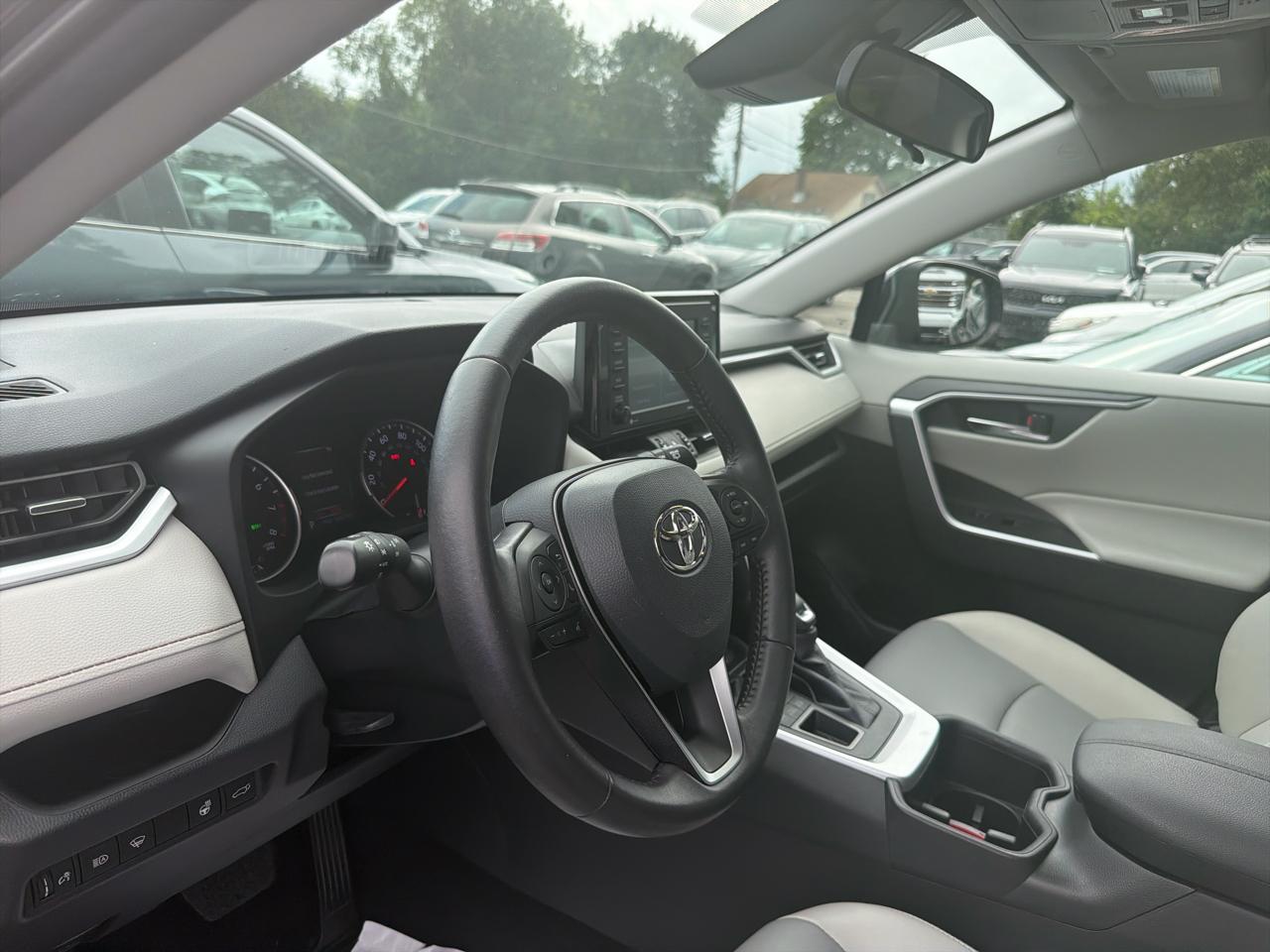 Toyota RAV4 XLE Premium AWD (Natl) 2022