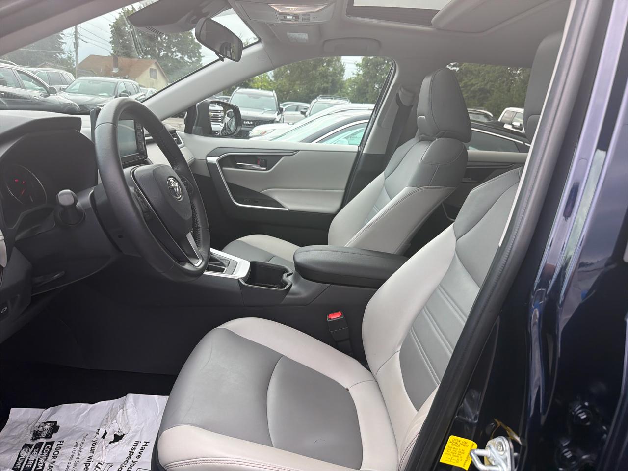 Toyota RAV4 XLE Premium AWD (Natl) 2022