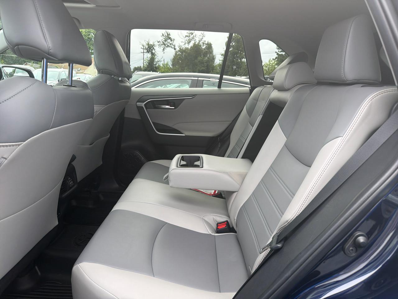 Toyota RAV4 XLE Premium AWD (Natl) 2022