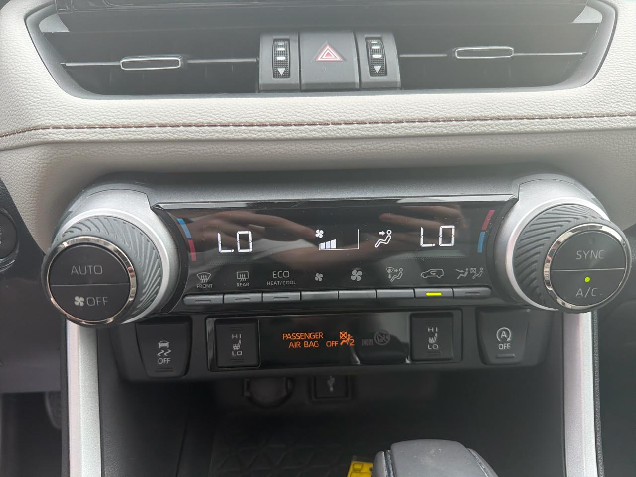 Toyota RAV4 XLE Premium AWD (Natl) 2022