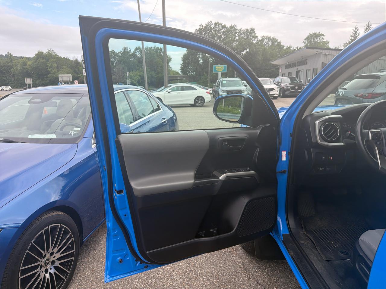 Toyota Tacoma 4WD TRD Off Road Double Cab 6' Bed V6 AT (Natl) 2020