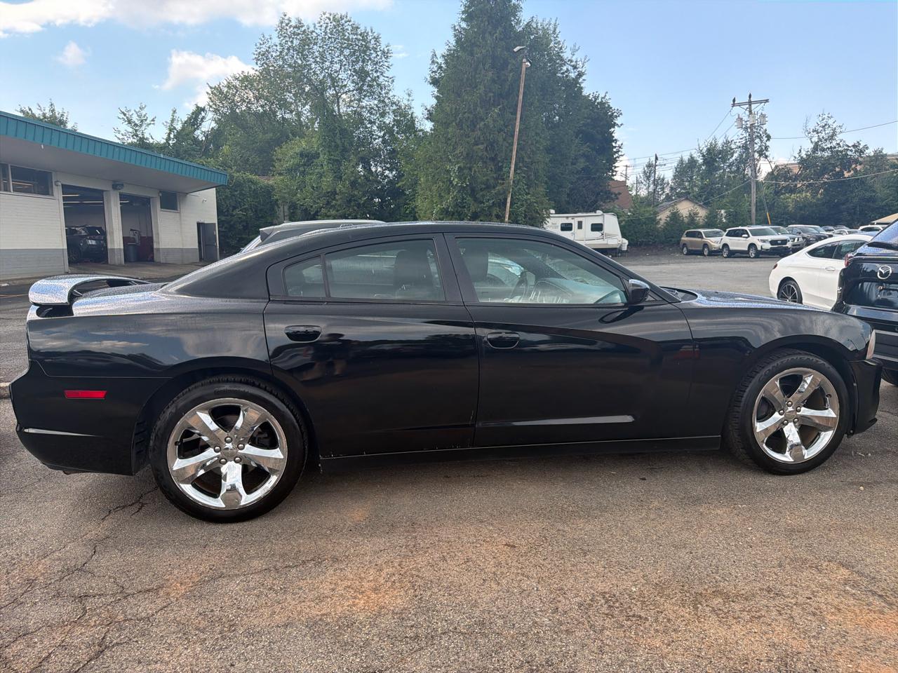 Dodge Charger 4dr Sdn SXT RWD 2013