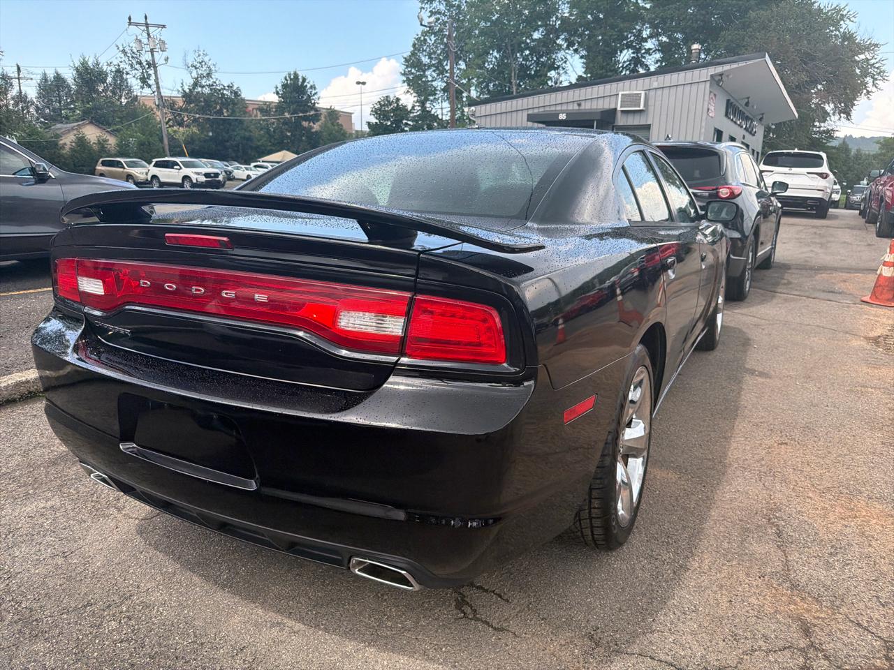 Dodge Charger 4dr Sdn SXT RWD 2013