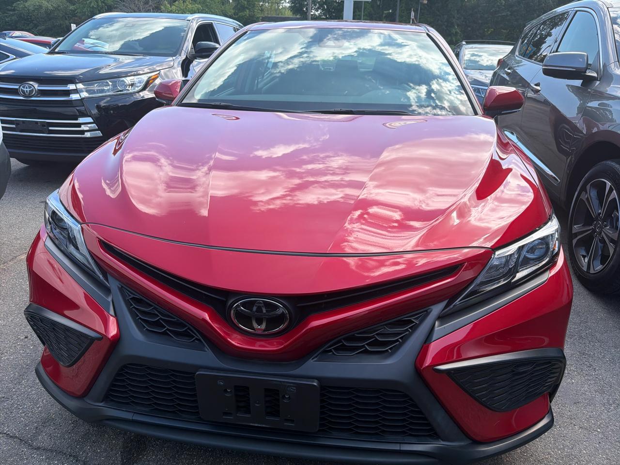 Toyota Camry Hybrid SE Nightshade CVT (Natl) 2023