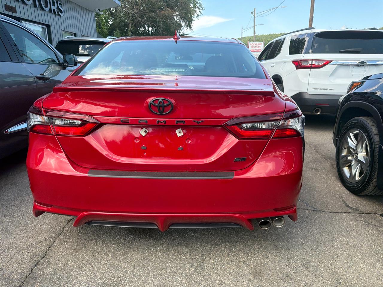 Toyota Camry Hybrid SE Nightshade CVT (Natl) 2023