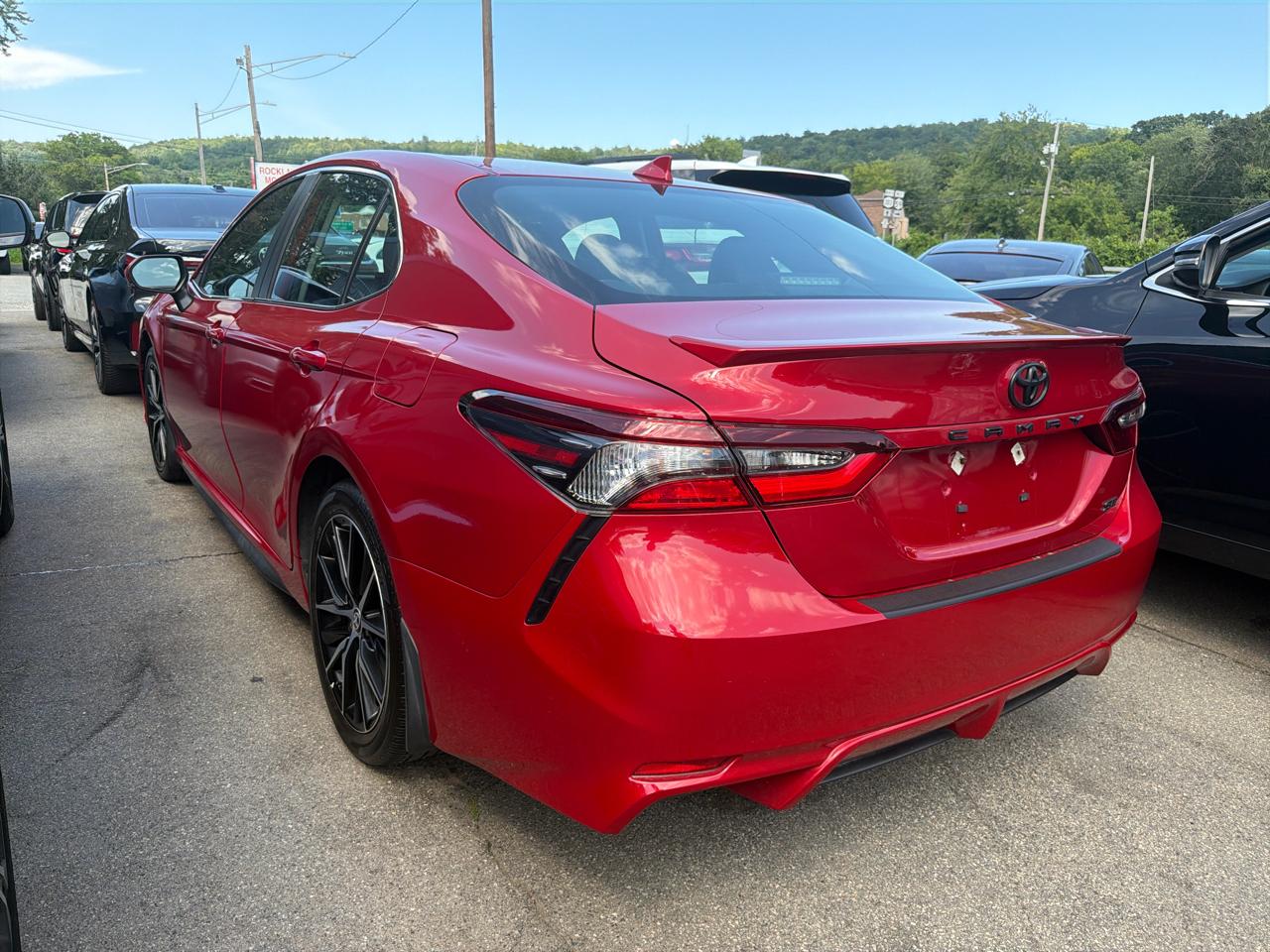 Toyota Camry Hybrid SE Nightshade CVT (Natl) 2023
