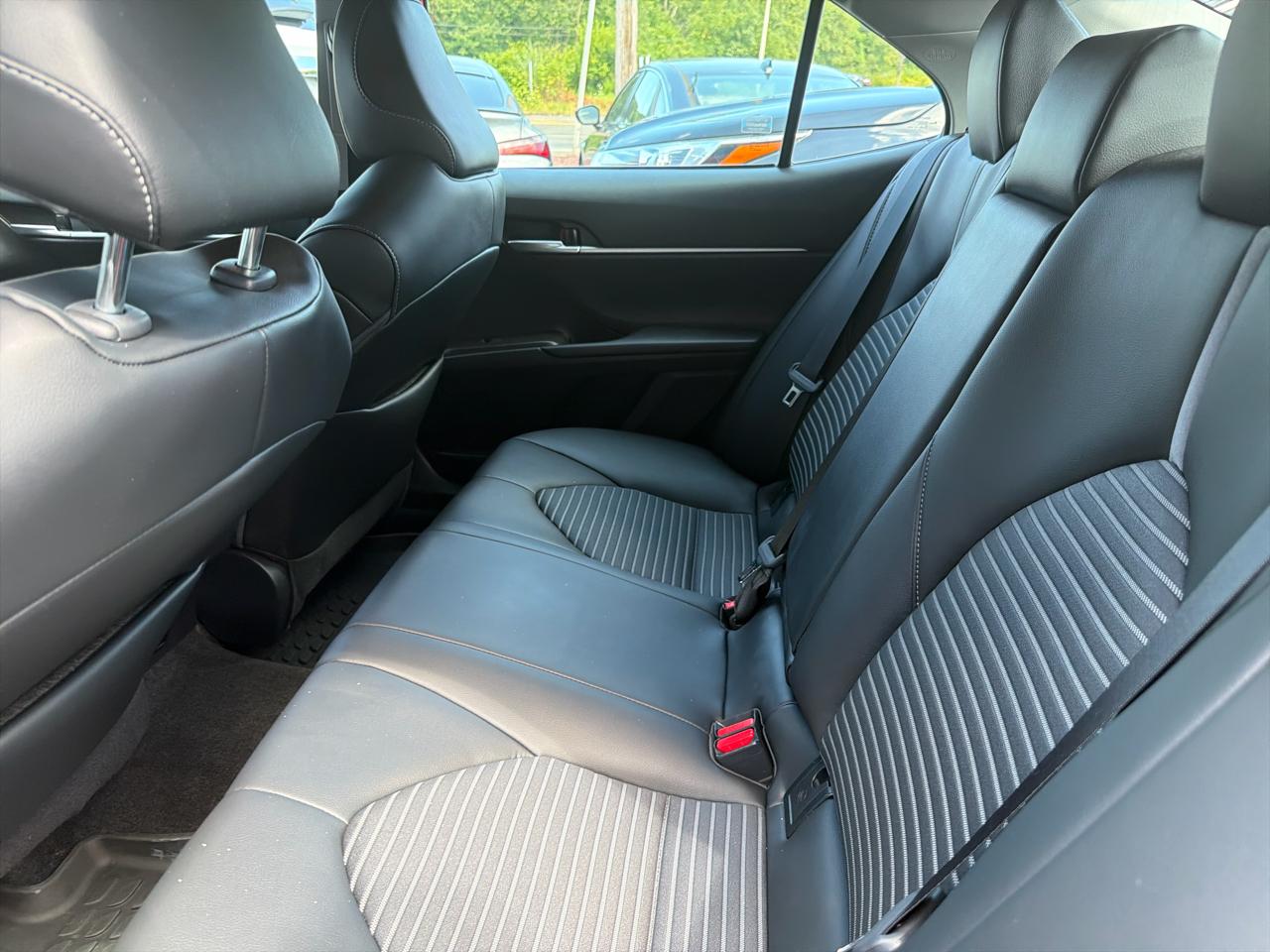 Toyota Camry Hybrid SE Nightshade CVT (Natl) 2023