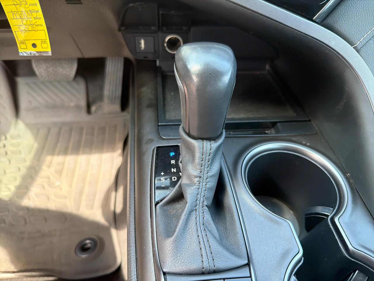 Toyota Camry Hybrid SE Nightshade CVT (Natl) 2023