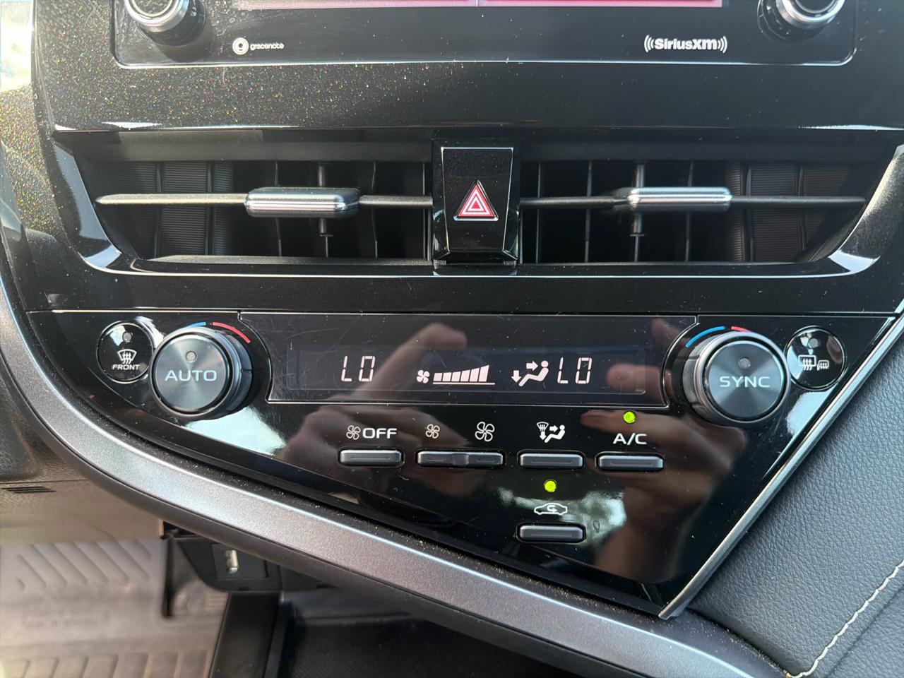 Toyota Camry Hybrid SE Nightshade CVT (Natl) 2023