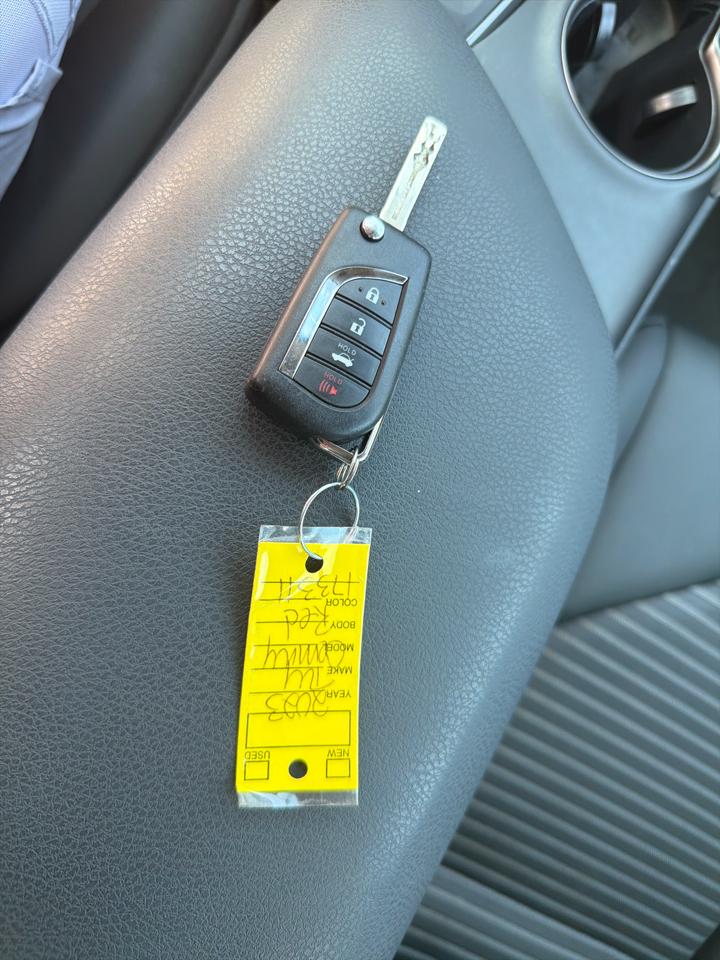 Toyota Camry Hybrid SE Nightshade CVT (Natl) 2023