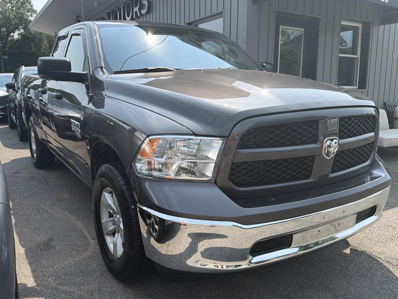 RAM 1500 Classic Tradesman 4x4 Quad Cab 6'4" Box 2023