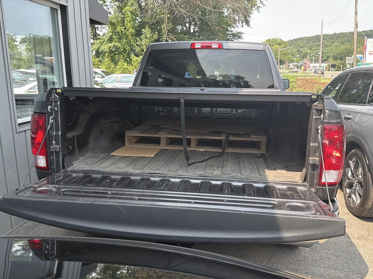 RAM 1500 Classic Tradesman 4x4 Quad Cab 6'4" Box 2023
