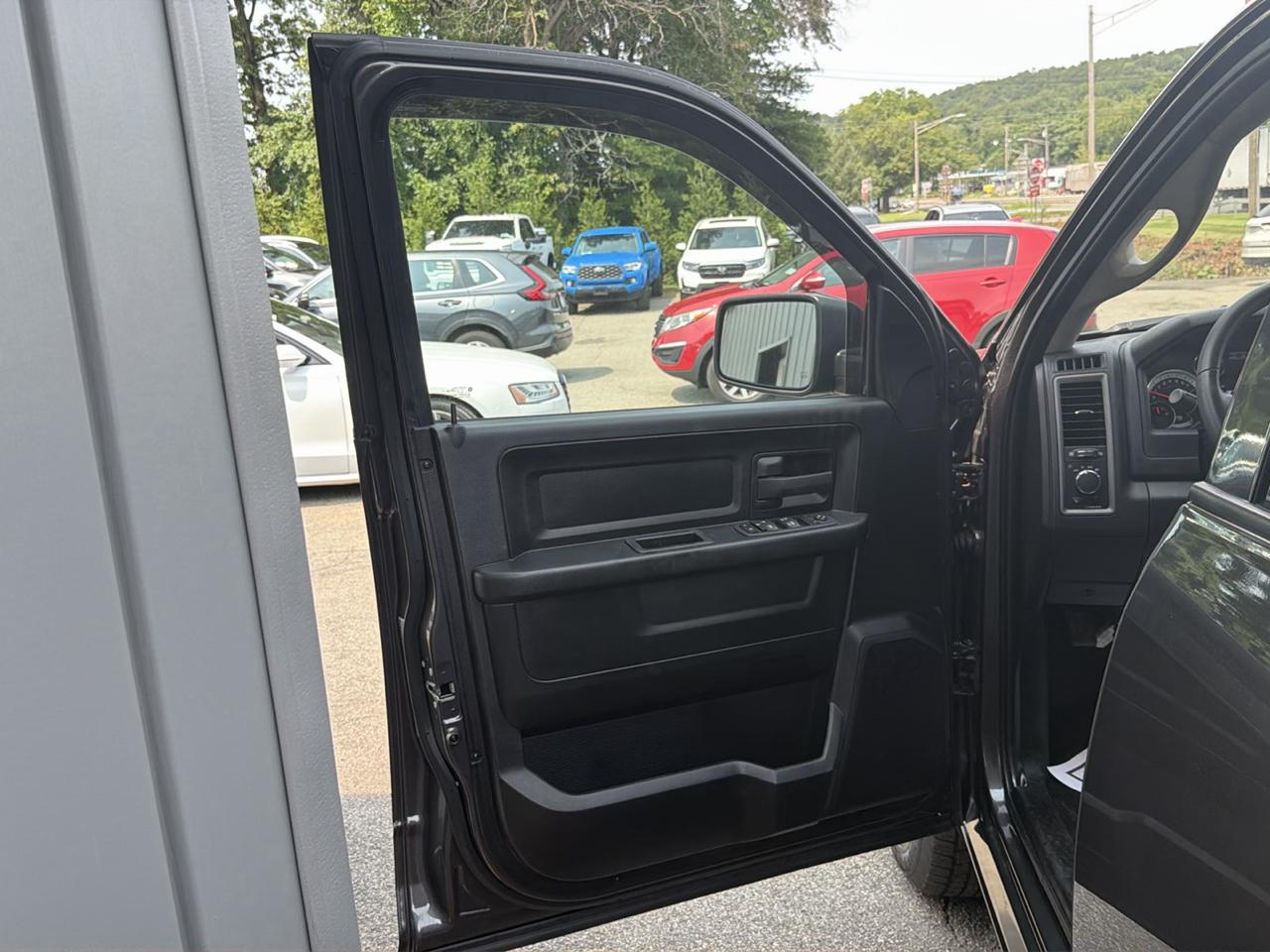 RAM 1500 Classic Tradesman 4x4 Quad Cab 6'4" Box 2023