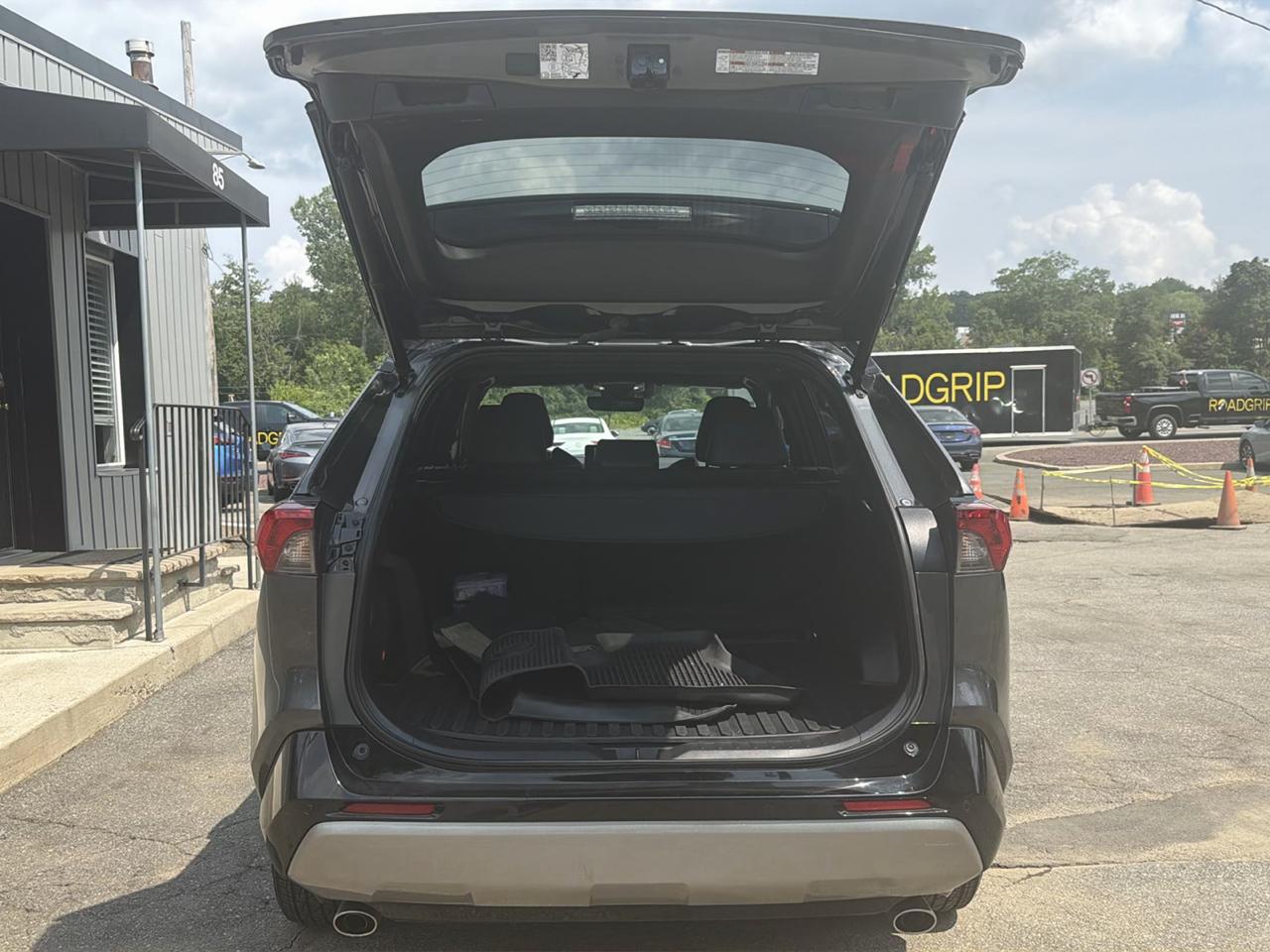 Toyota RAV4 Hybrid XSE AWD (Natl) 2023