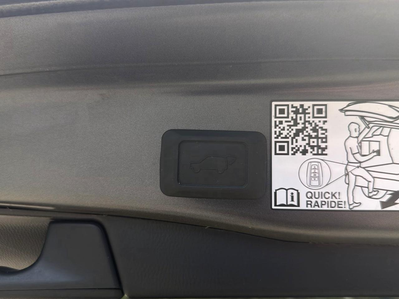 Toyota RAV4 Hybrid XSE AWD (Natl) 2023