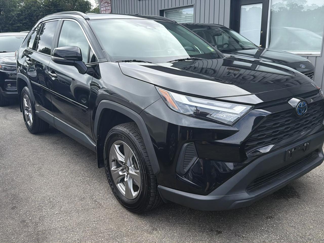 Toyota RAV4 Hybrid XLE AWD (Natl) 2023