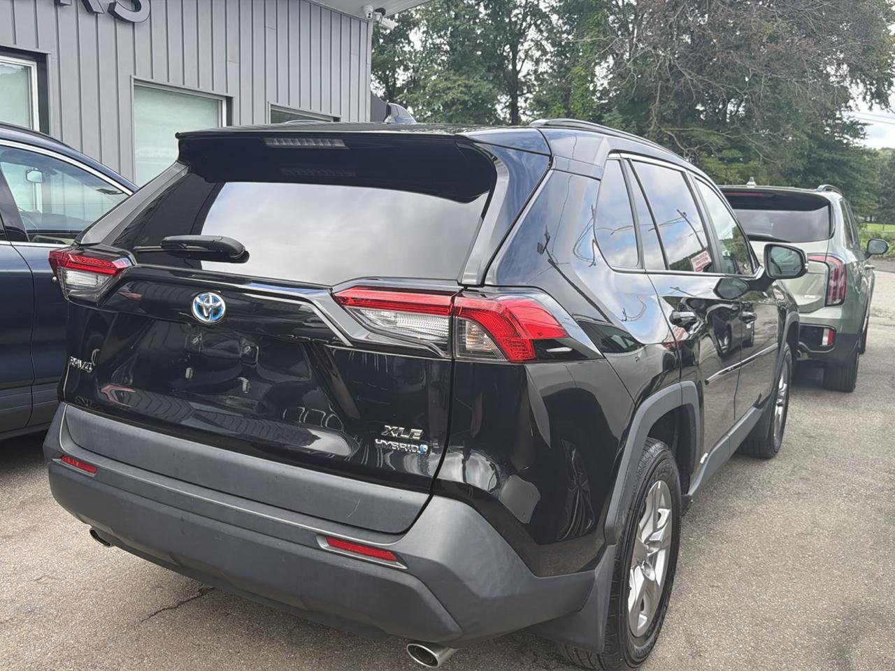 Toyota RAV4 Hybrid XLE AWD (Natl) 2023