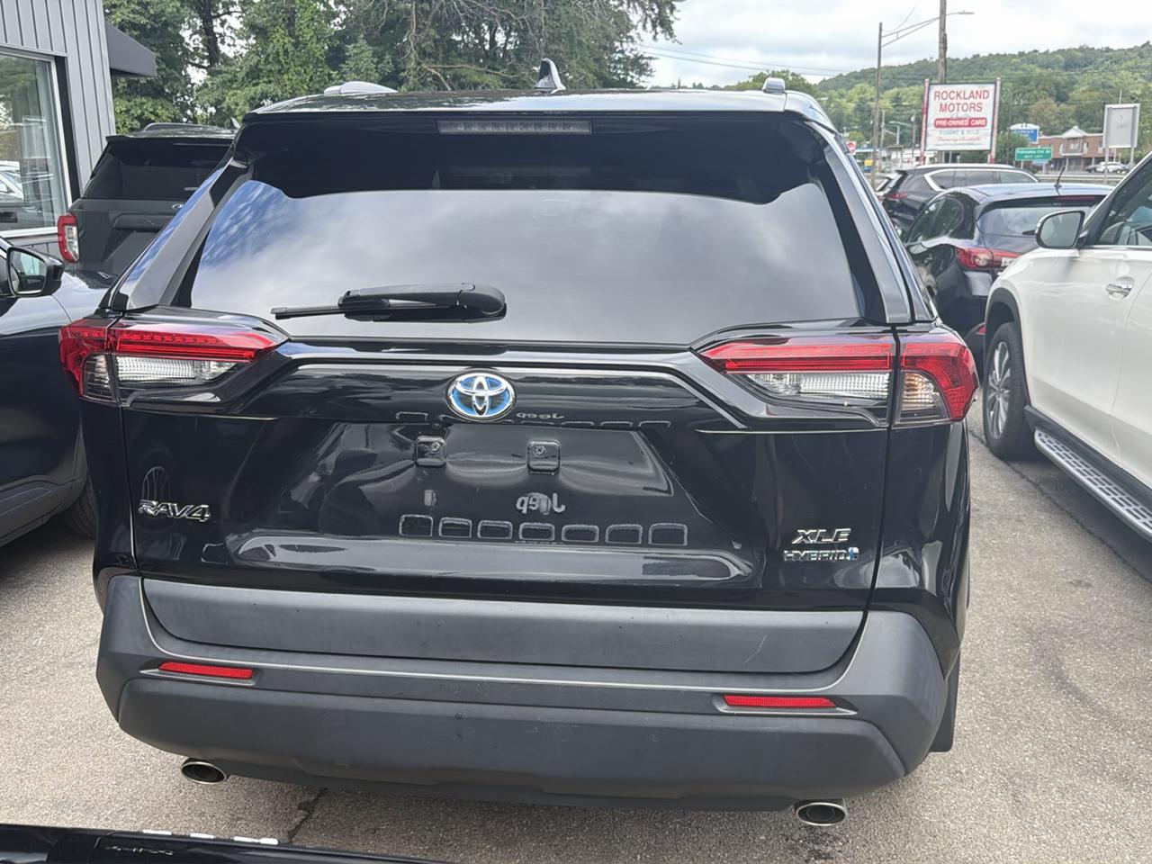 Toyota RAV4 Hybrid XLE AWD (Natl) 2023