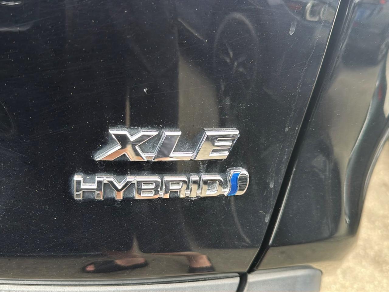 Toyota RAV4 Hybrid XLE AWD (Natl) 2023