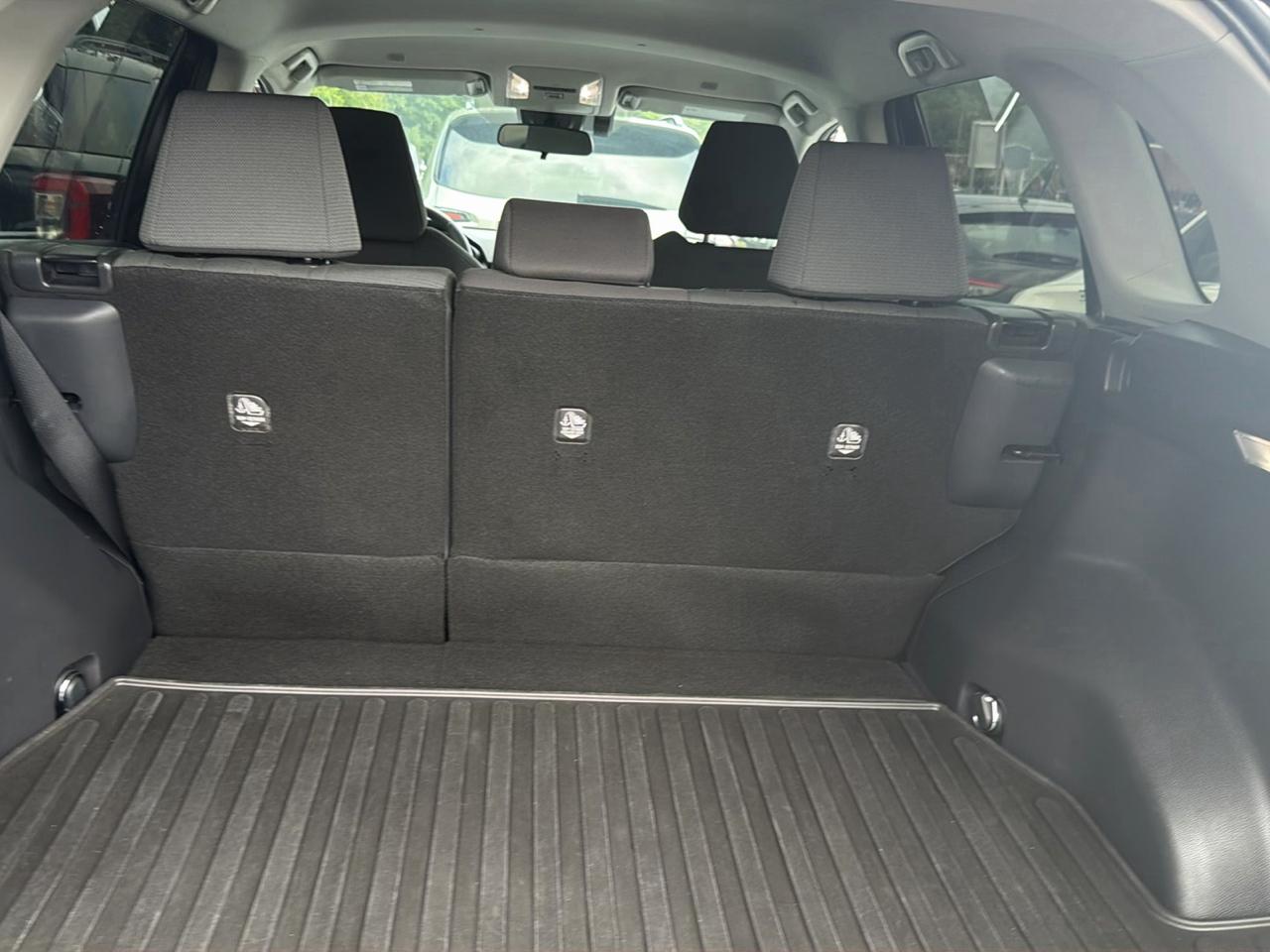 Toyota RAV4 Hybrid XLE AWD (Natl) 2023