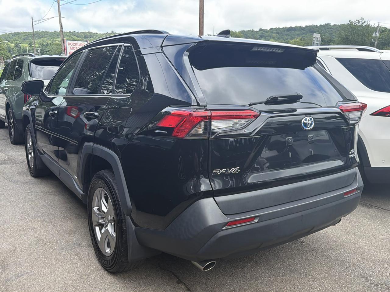 Toyota RAV4 Hybrid XLE AWD (Natl) 2023