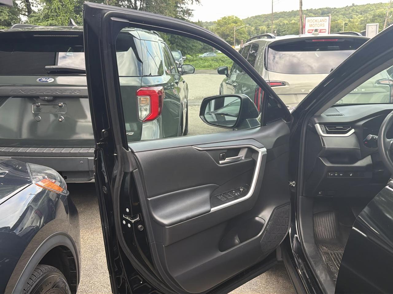 Toyota RAV4 Hybrid XLE AWD (Natl) 2023