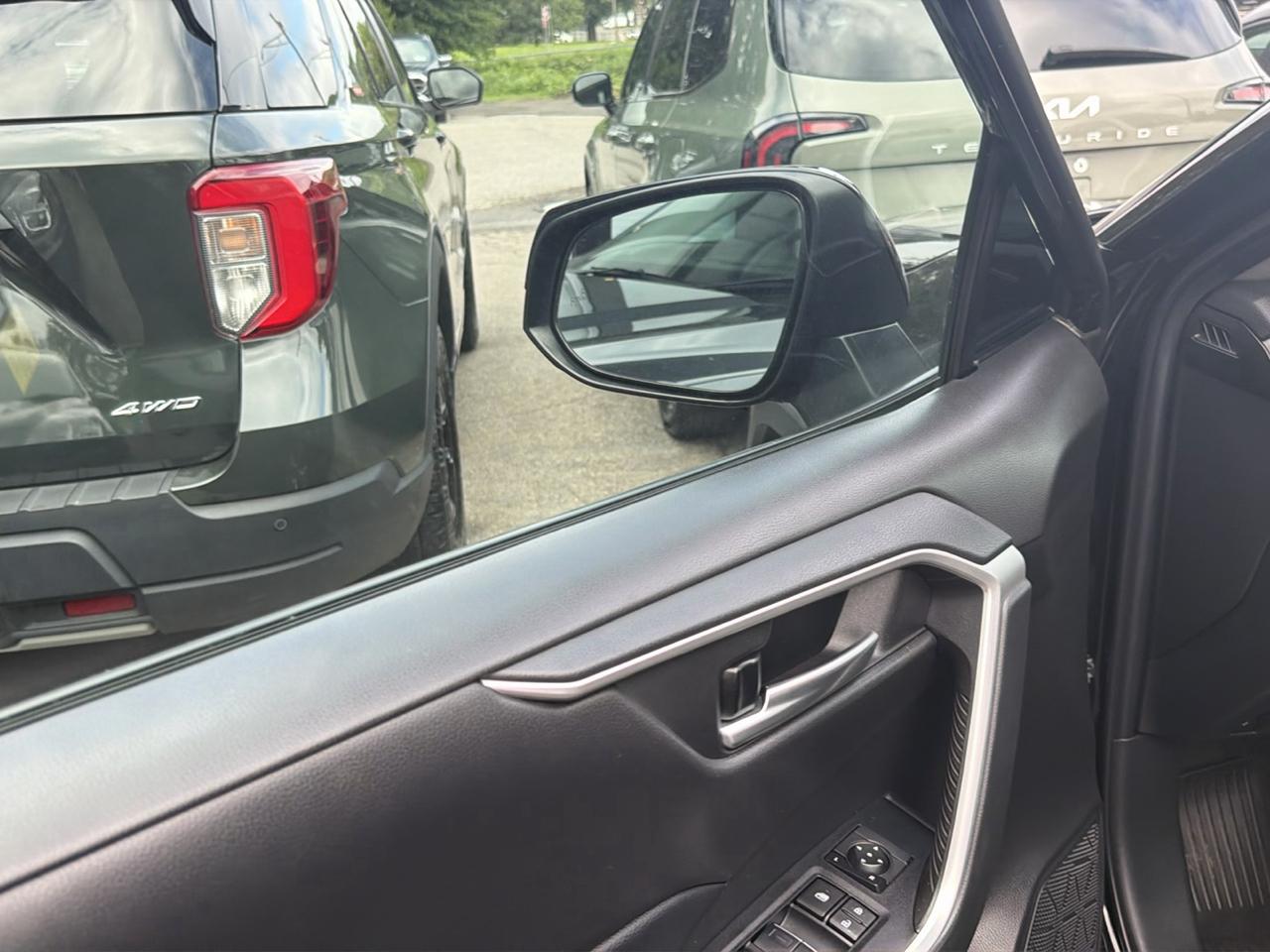 Toyota RAV4 Hybrid XLE AWD (Natl) 2023