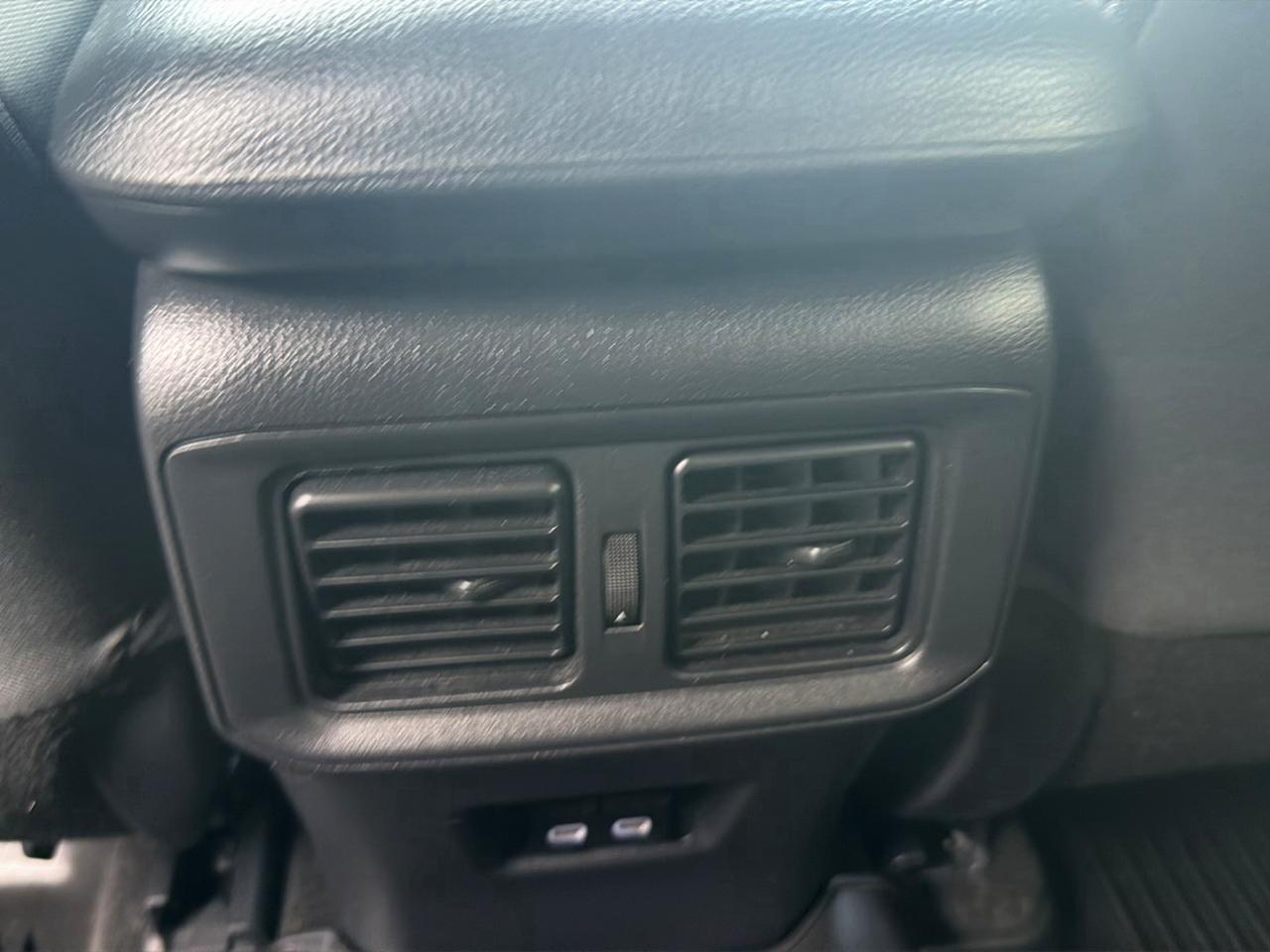 Toyota RAV4 Hybrid XLE AWD (Natl) 2023