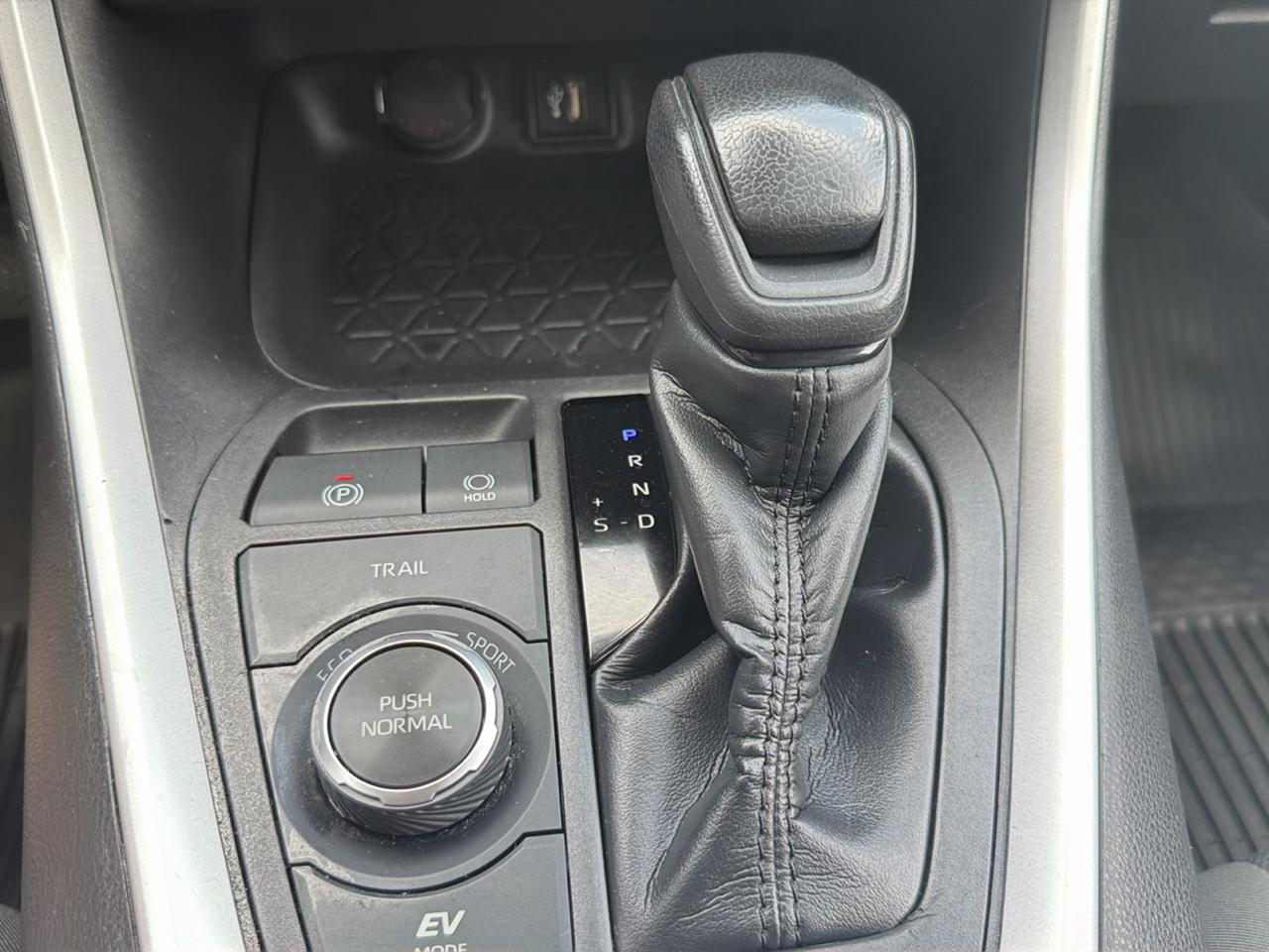 Toyota RAV4 Hybrid XLE AWD (Natl) 2023