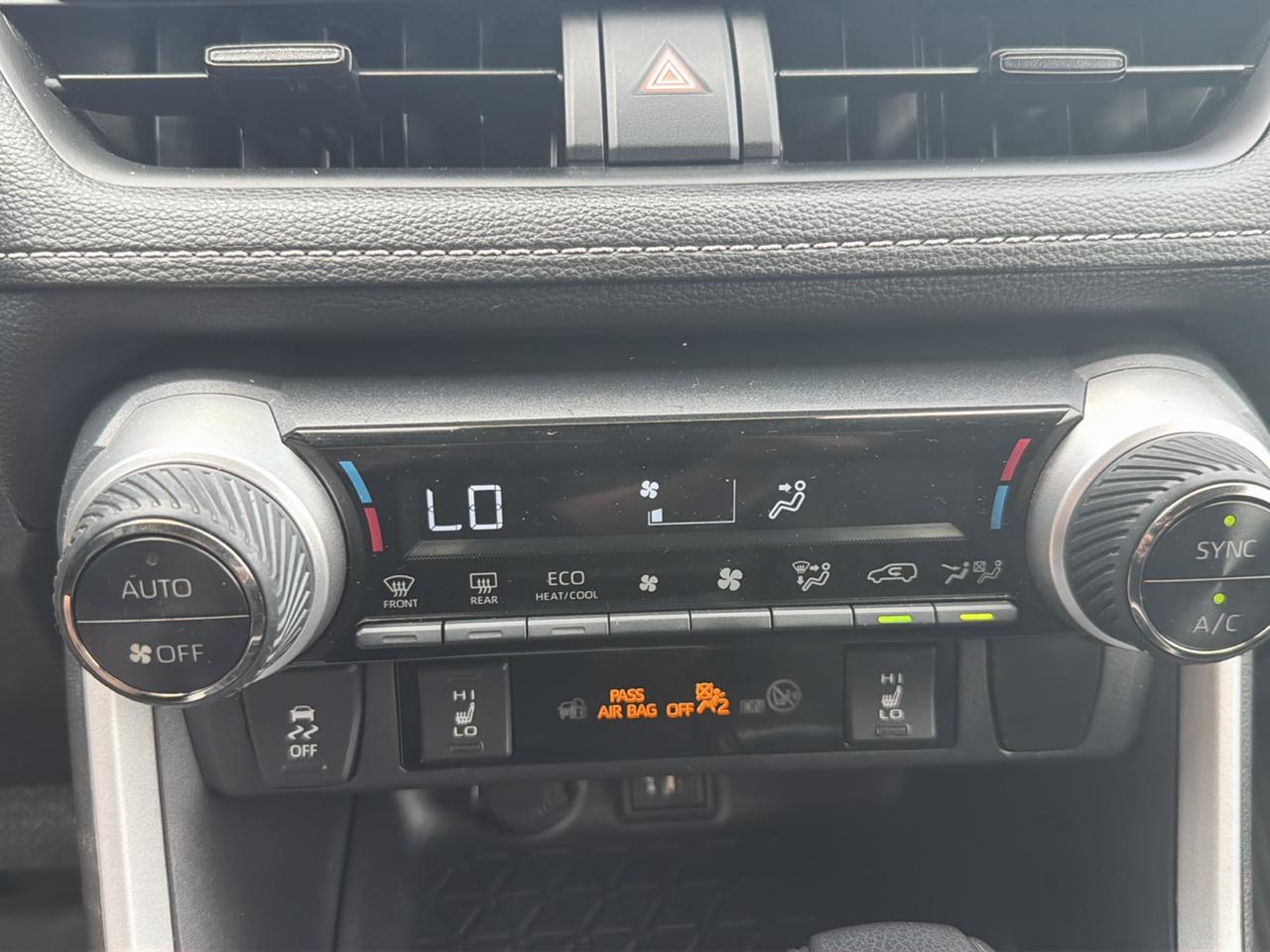 Toyota RAV4 Hybrid XLE AWD (Natl) 2023