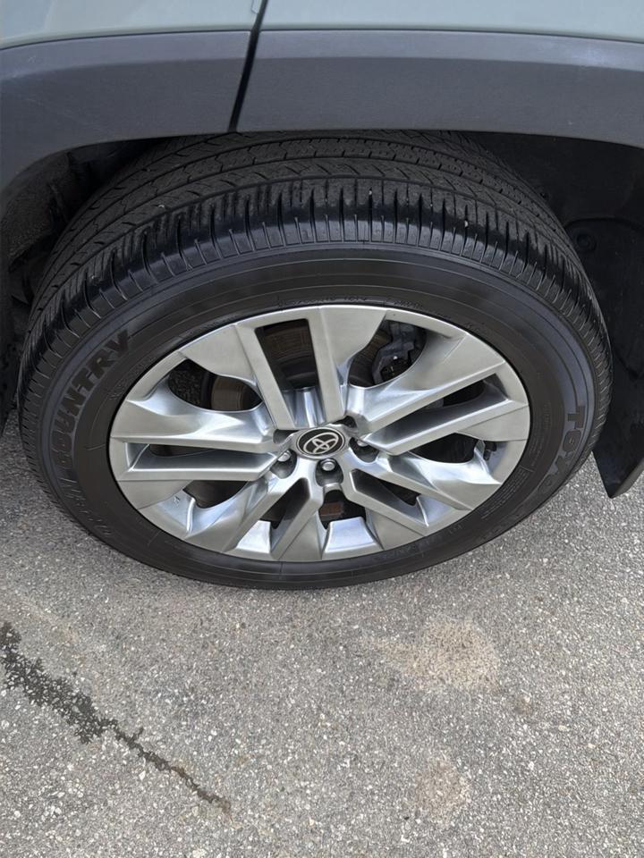 Toyota RAV4 XLE Premium AWD (Natl) 2023