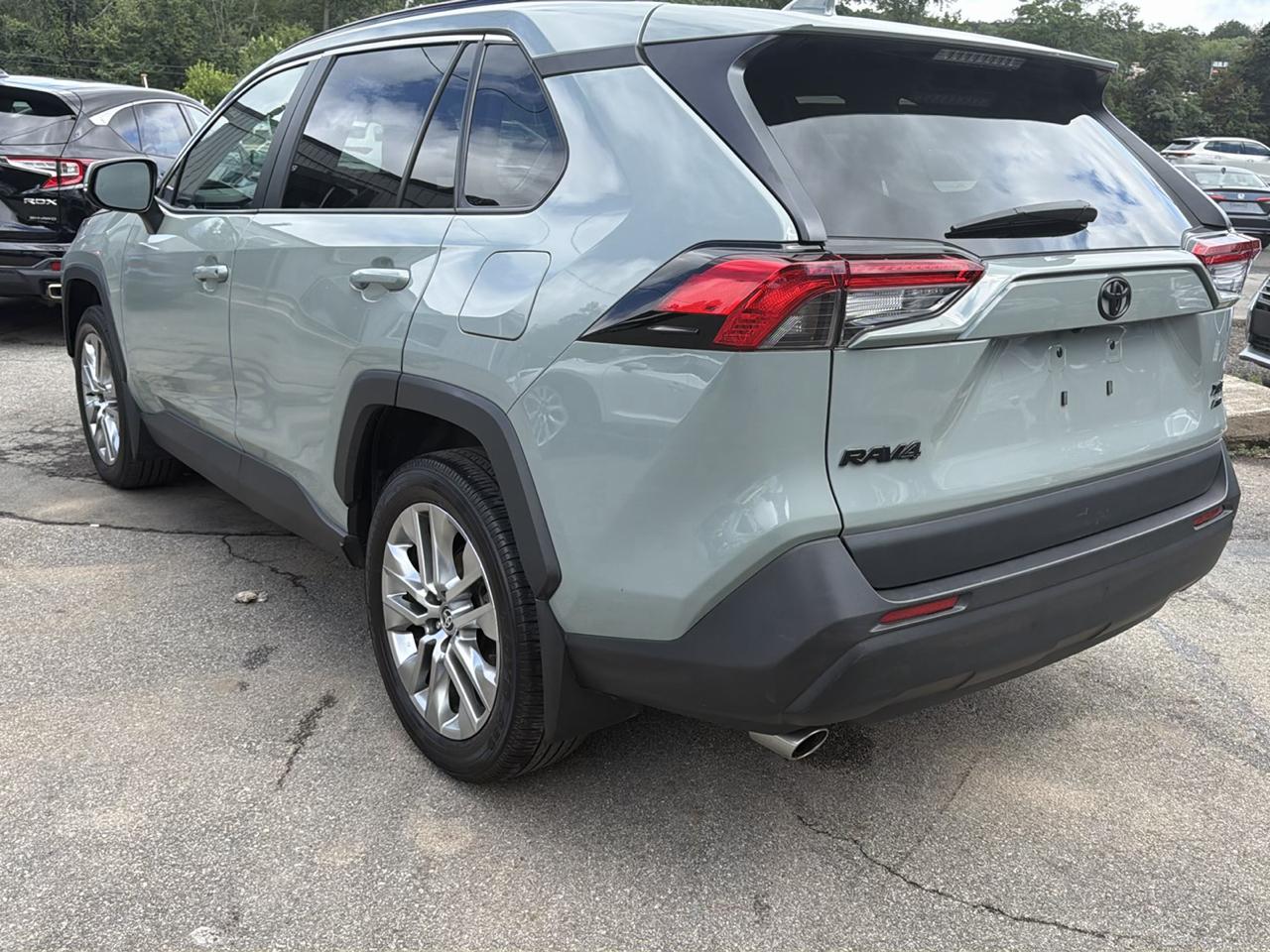 Toyota RAV4 XLE Premium AWD (Natl) 2023