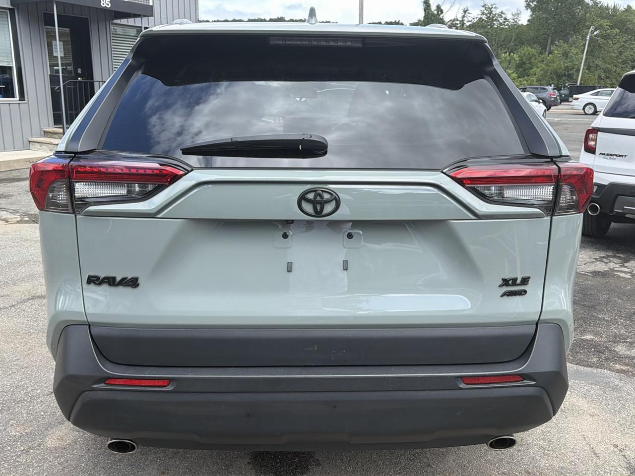Toyota RAV4 XLE Premium AWD (Natl) 2023
