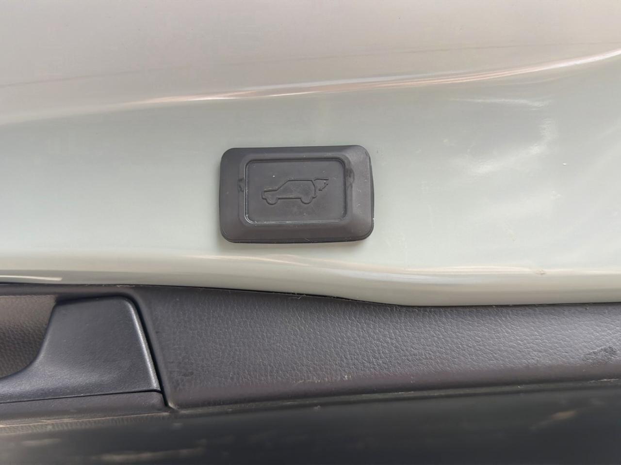 Toyota RAV4 XLE Premium AWD (Natl) 2023